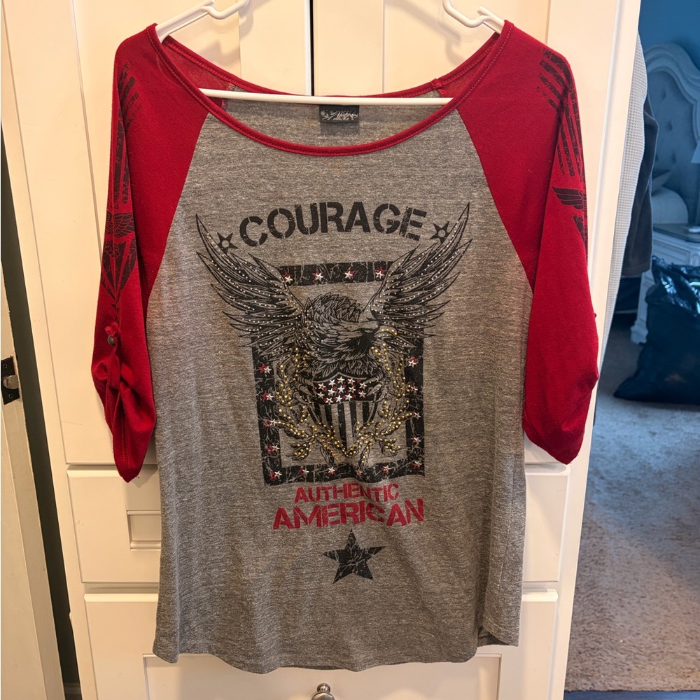 Daytrip Courage Graphic Raglan Tee in Gray & Red